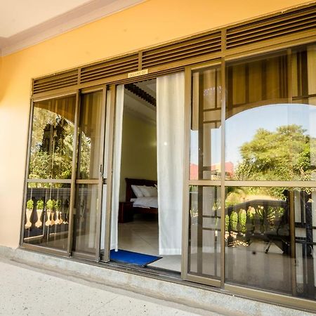 Las Vegas Garden Hotel Kampala Bagian luar foto